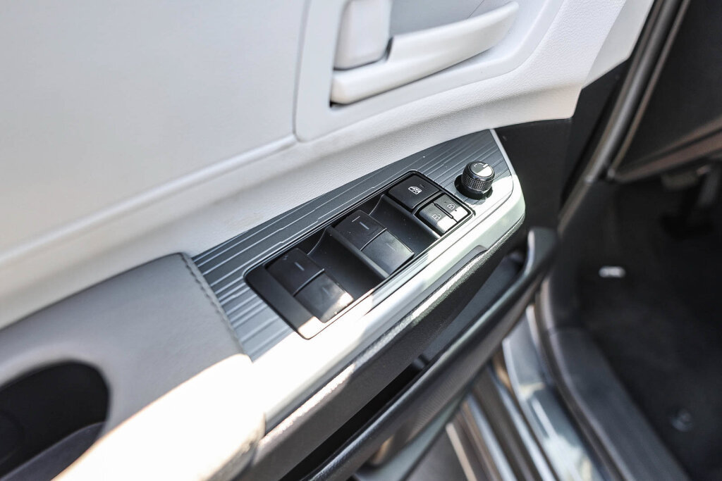 Certified 2025 Toyota Sienna LE FWD image 12