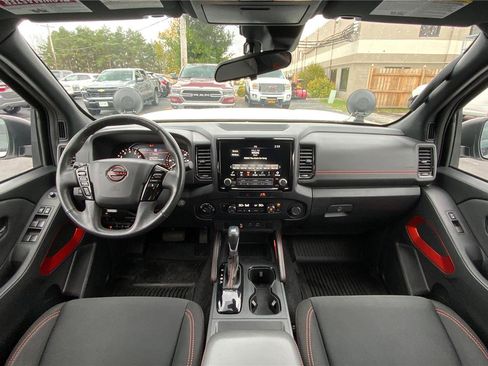 Used 2022 Nissan Frontier PRO-4X w/ Technology Package image 28