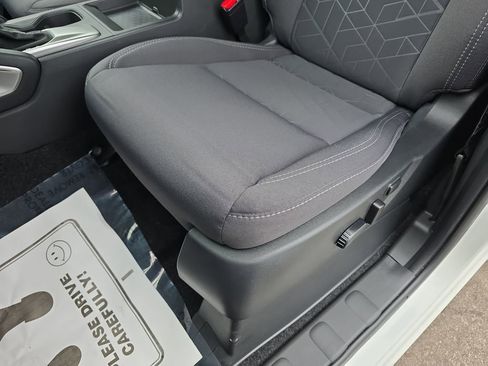 Used 2025 Nissan Frontier SV w/ SV Convenience Package image 31