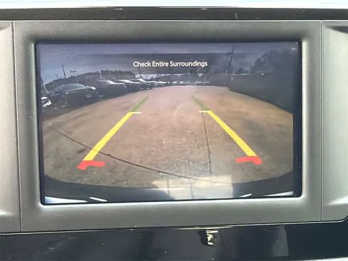 Used 2023 Chrysler Voyager LX image 30