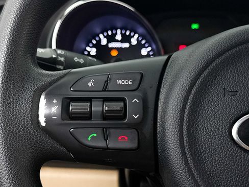 Used 2017 Kia Sedona LX FWD image 25