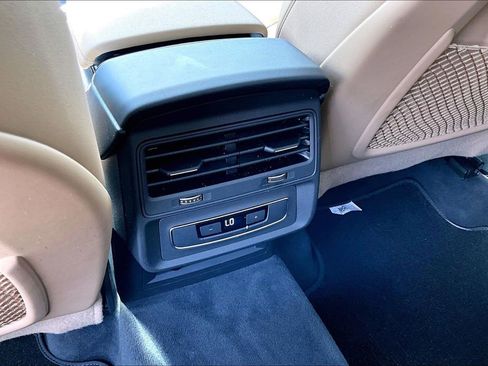 Certified 2025 Audi Q7 2.0T Premium w/ Convenience Plus Package image 18