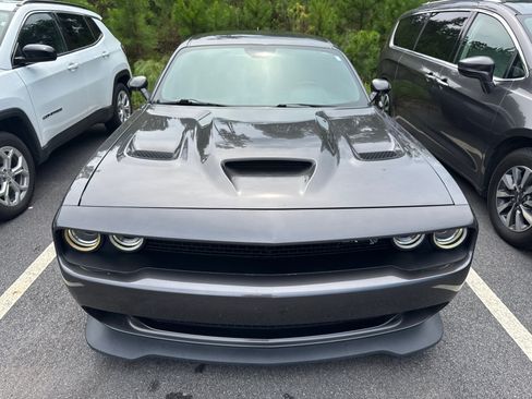 Used 2015 Dodge Challenger SRT Hellcat RWD image 2