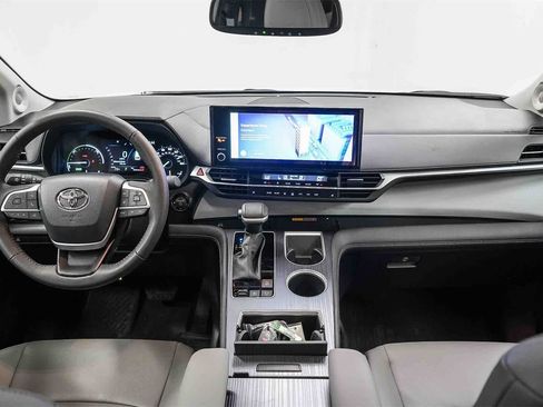 Used 2025 Toyota Sienna XLE w/ XLE Plus Package image 12