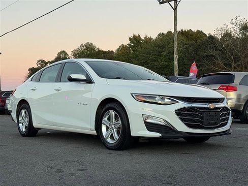 Used 2023 Chevrolet Malibu LS w/ Driver Confidence Package image 4