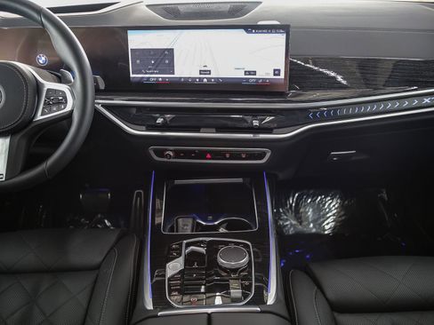 Certified 2025 BMW X7 xDrive40i w/ M Sport Package AWD/4WD image 14