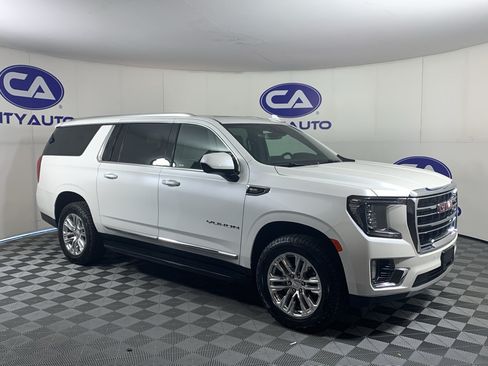 Used 2023 GMC Yukon XL SLT AWD/4WD image 1