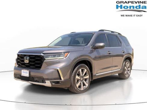 Used 2025 Honda Pilot Touring image 1
