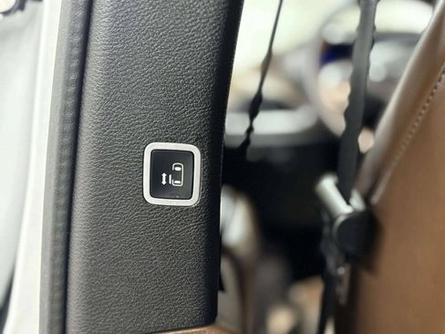 Used 2017 Chrysler Pacifica Limited FWD image 18