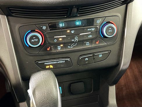 Used 2019 Ford Escape SE image 16