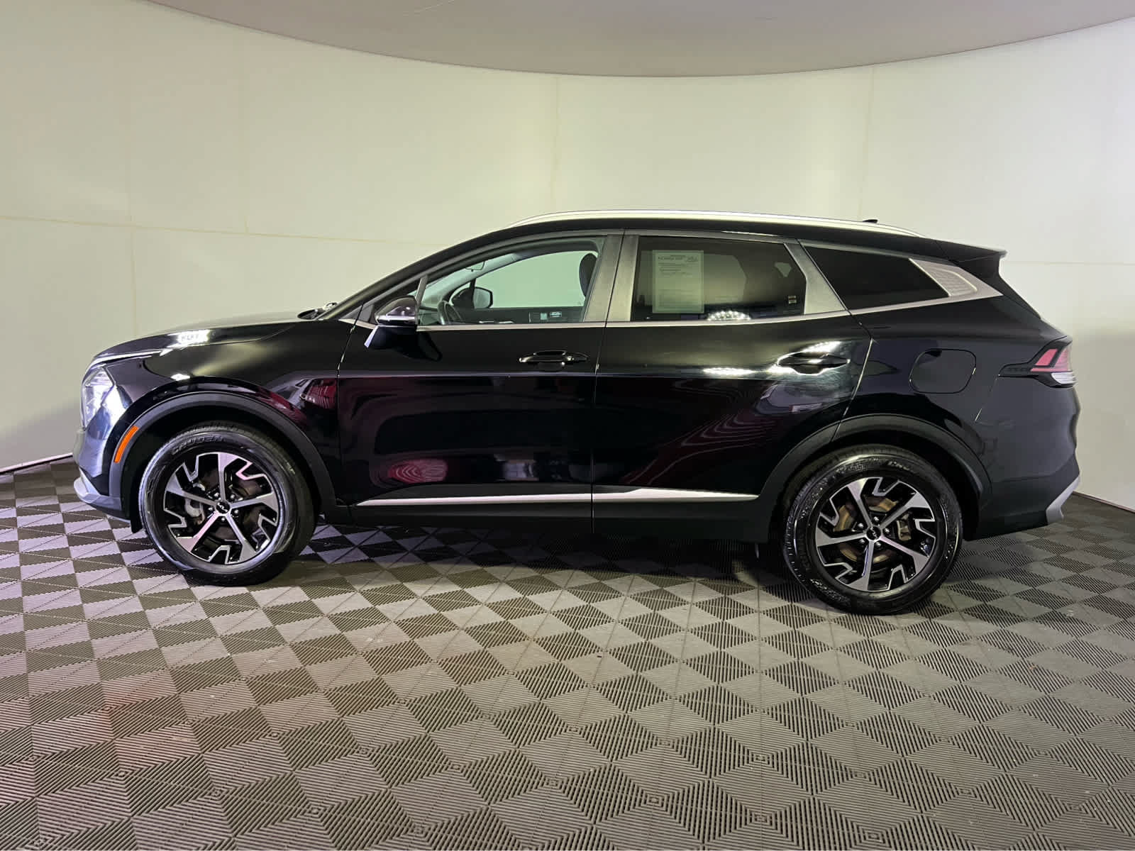 Used 2023 Kia Sportage EX AWD/4WD image 4