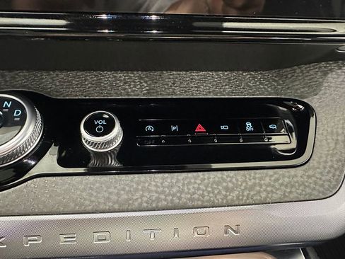 Used 2025 Ford Expedition Tremor AWD/4WD image 40