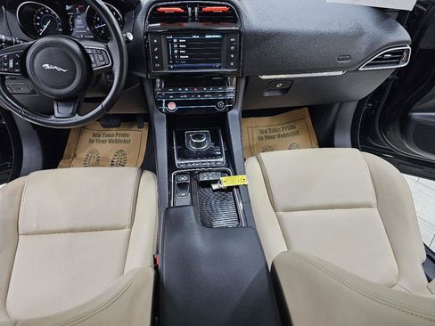 Used 2018 Jaguar F-PACE Premium image 29