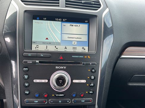 Used 2018 Ford Explorer Limited AWD/4WD image 16