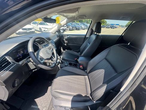 Used 2023 Volkswagen Tiguan SE AWD/4WD image 9