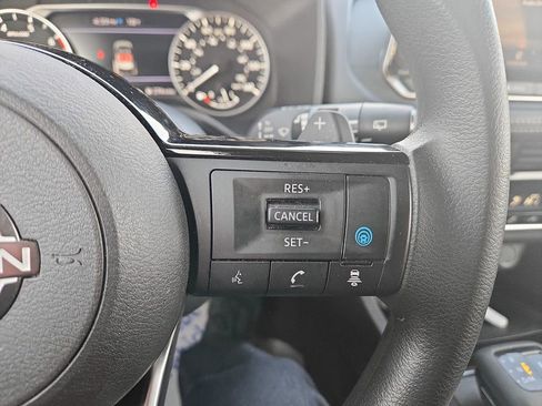 Used 2023 Nissan Rogue SV image 16