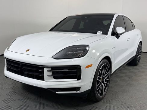 Certified 2024 Porsche Cayenne S image 1