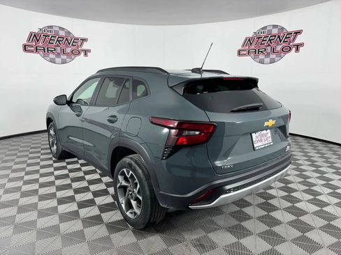 Used 2025 Chevrolet Trax LT image 5