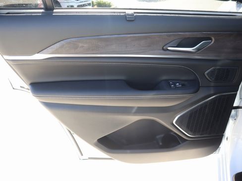 New 2025 Jeep Grand Cherokee L Overland w/ Luxury Tech Group IV image 19