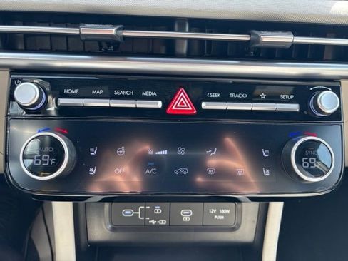 Used 2025 Hyundai Tucson Limited AWD/4WD image 19