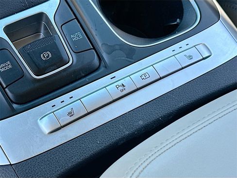 Used 2024 Kia Carnival LX image 19