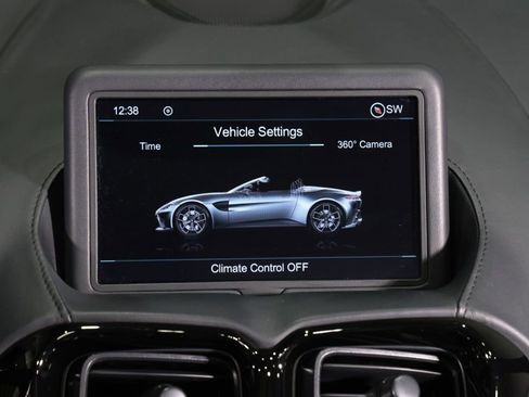 Used 2022 Aston Martin V8 Vantage Roadster image 19