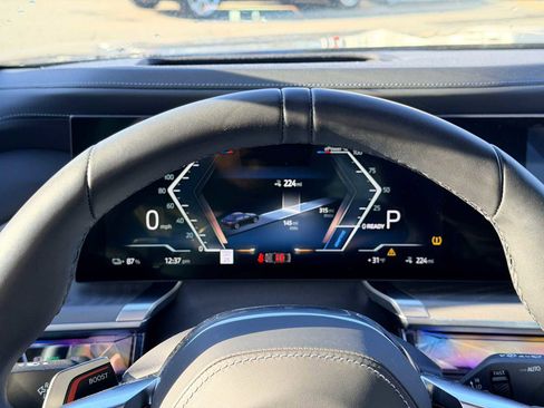 Used 2024 BMW i7 xDrive60 image 33