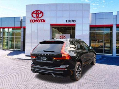 Used 2025 Volvo XC60 B5 Core AWD/4WD image 3