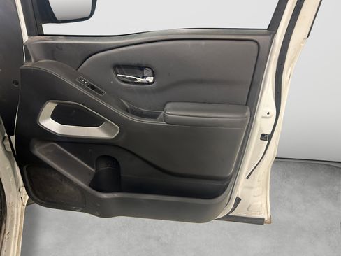 Used 2023 Nissan Frontier SV w/ SV Convenience Package RWD image 19