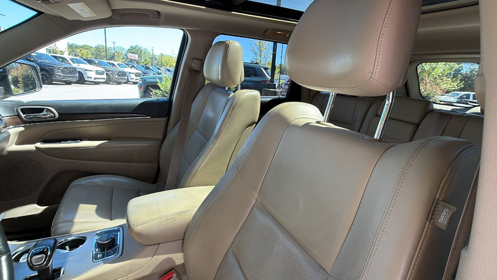 Used 2015 Jeep Grand Cherokee Limited w/ Luxury Group II AWD/4WD image 17