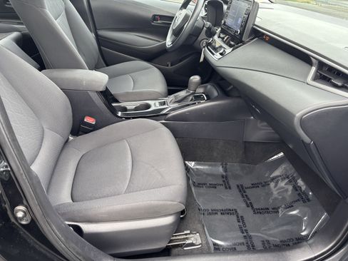 Used 2022 Toyota Corolla LE image 29