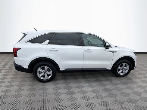 Used 2023 Kia Sorento LX FWD image 8