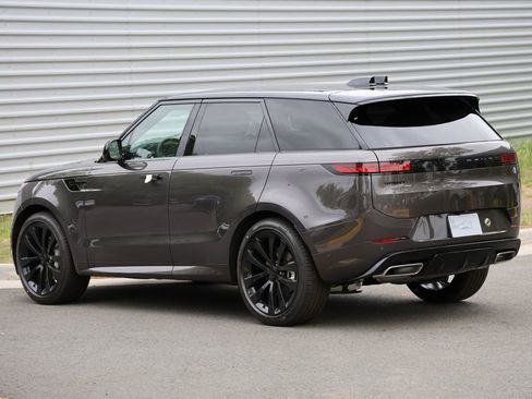 New 2026 Land Rover Range Rover Sport Dynamic SE AWD/4WD image 3
