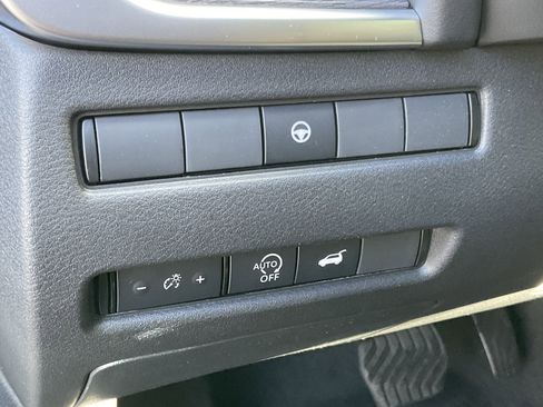 Used 2025 Nissan Rogue Platinum image 37