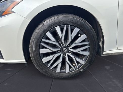 Used 2024 Nissan Altima 2.5 SV AWD/4WD image 14