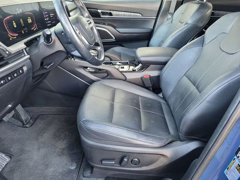 Used 2023 Kia Telluride EX w/ EX Captain's Chair Package AWD/4WD image 23