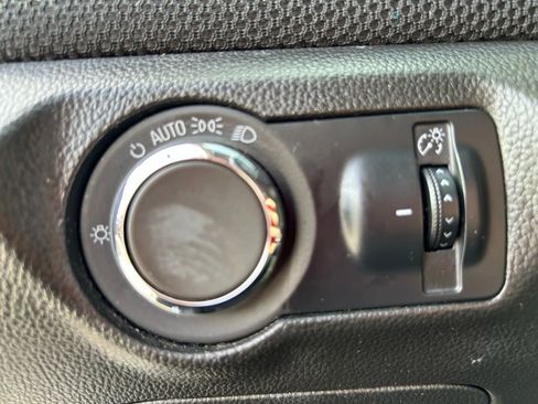 Used 2014 Chevrolet Cruze LT image 17