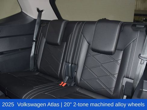 Used 2025 Volkswagen Atlas SE image 28