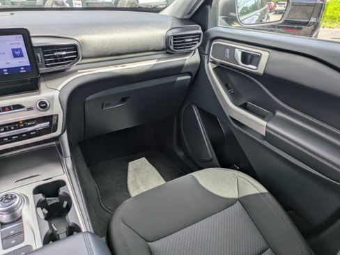 Used 2024 Ford Explorer XLT RWD image 17