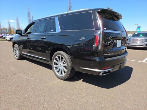 Used 2023 Cadillac Escalade ESV Premium Luxury Platinum image 4