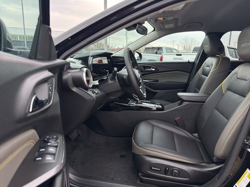 Used 2025 Chevrolet Trax ACTIV w/ Driver Confidence Package FWD image 11