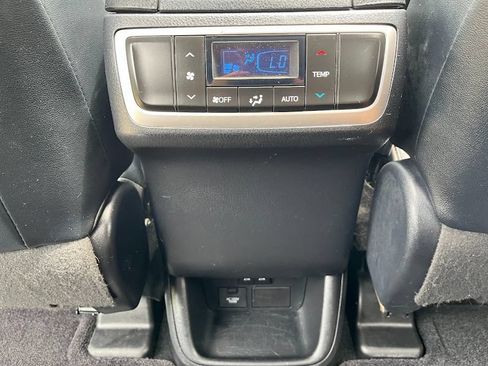 Used 2019 Toyota Highlander XLE AWD/4WD image 42