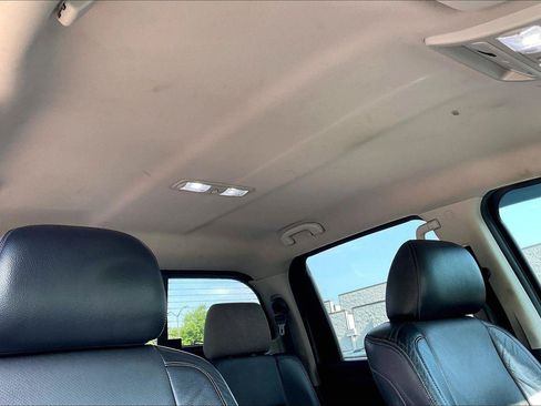 Used 2016 Nissan Titan SL AWD/4WD image 23