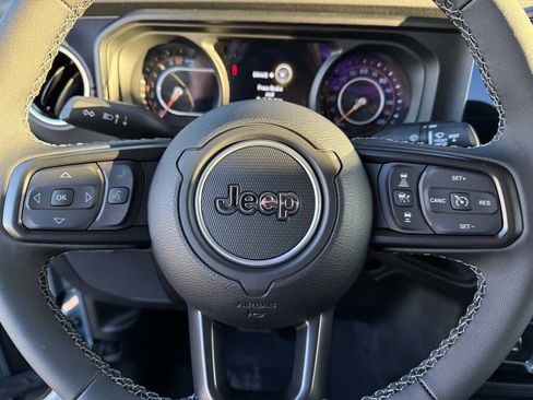New 2025 Jeep Gladiator Sport image 25