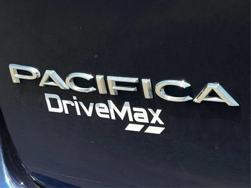 Used 2018 Chrysler Pacifica Limited w/ Advanced Safetytec Group FWD image 30