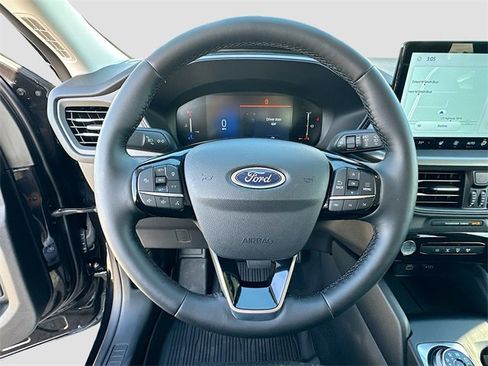 Used 2025 Ford Escape SE image 11