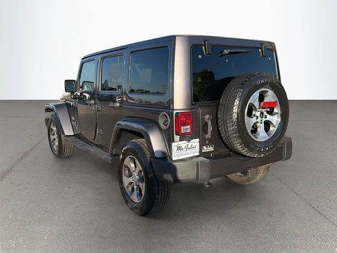 Used 2017 Jeep Wrangler Unlimited Sahara w/ Connectivity Group AWD/4WD image 6