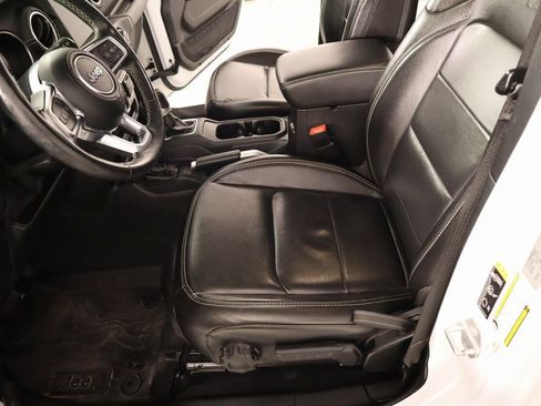 Used 2020 Jeep Gladiator Overland image 12