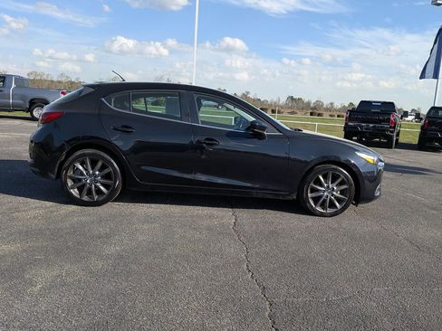 Used 2018 MAZDA MAZDA3 Touring FWD image 3