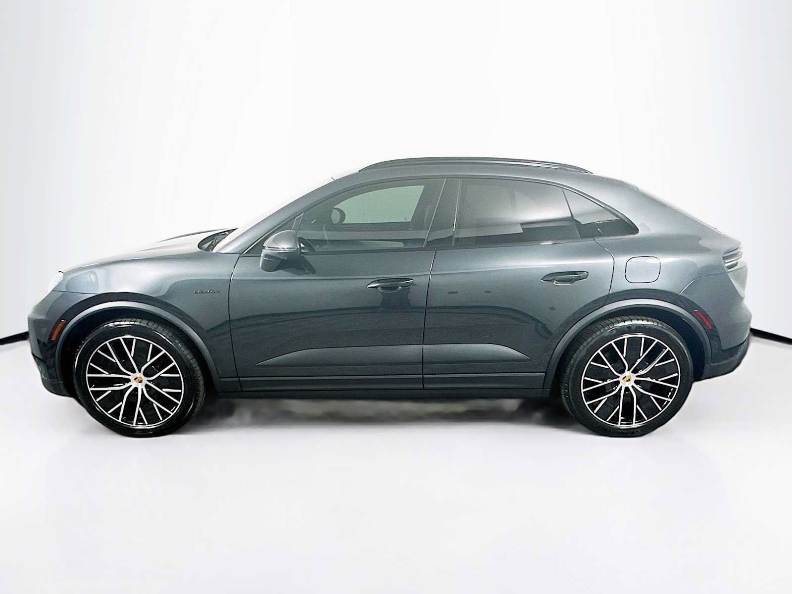 Used 2026 Porsche Macan Electric RWD image 2